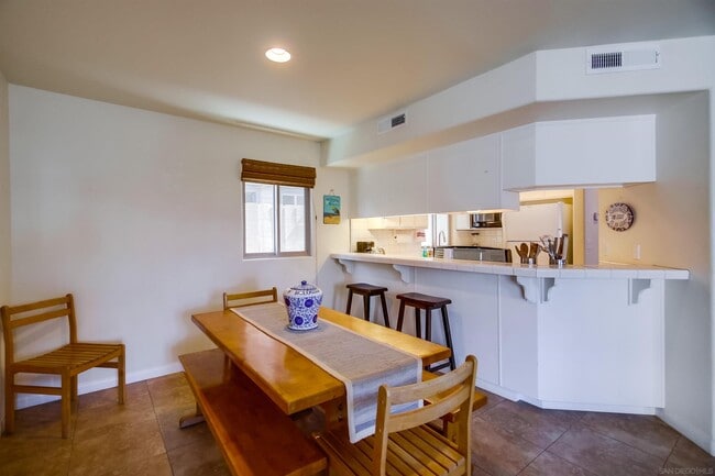 Building Photo - 803 El Carmel Pl