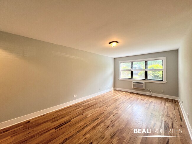 Building Photo - 696 Elm Pl