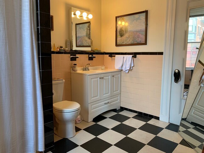 Building Photo - 273 Newbury St