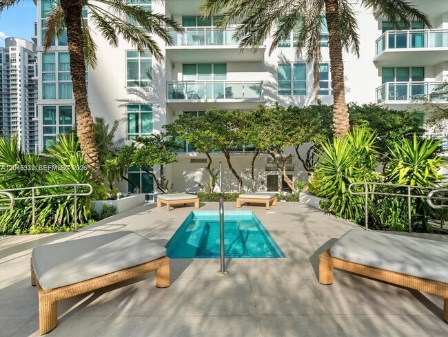 Building Photo - 951 Brickell Ave