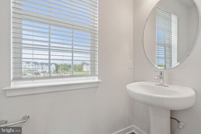 Building Photo - 7520 Silver Thread Wy