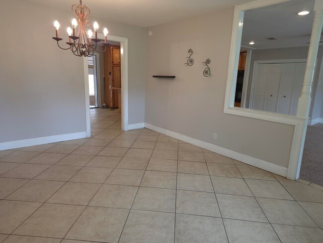 Building Photo - 926 Pecan St