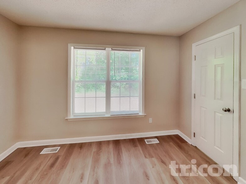 Building Photo - 119 Cambridge Elm Dr