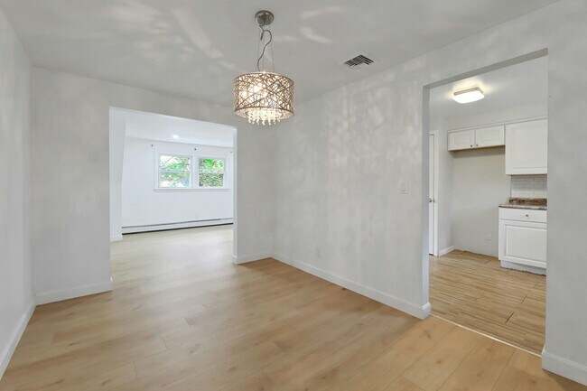 Building Photo - 130 Mt Vernon St
