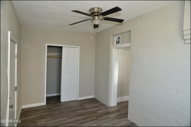 Building Photo - 2606 Aurora Ave