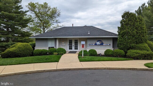 Building Photo - 12 Ardsley Ct