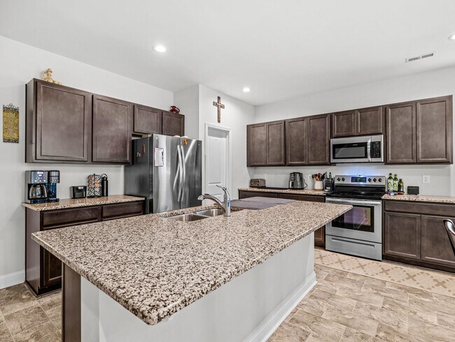Building Photo - Towne Pointe Community