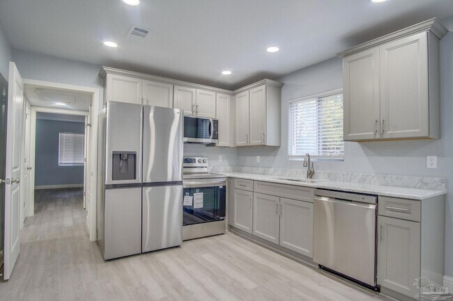 Building Photo - 114 Altamont Rd