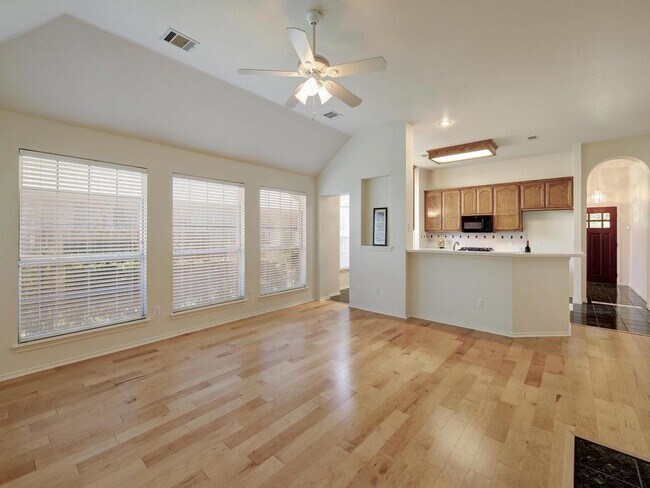 Building Photo - 213 Mesa Verde