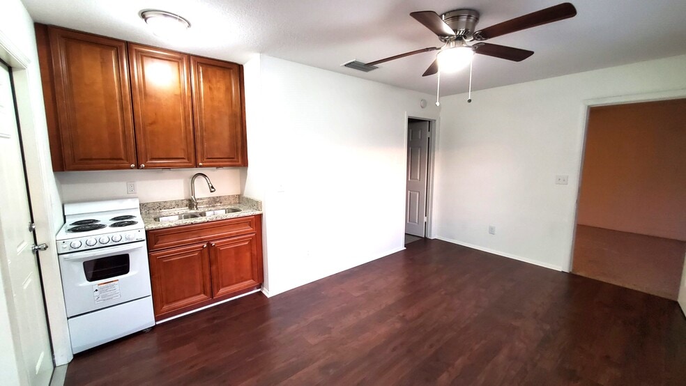 In Law Suite Kitchenette - 1721 Moselle Avenue