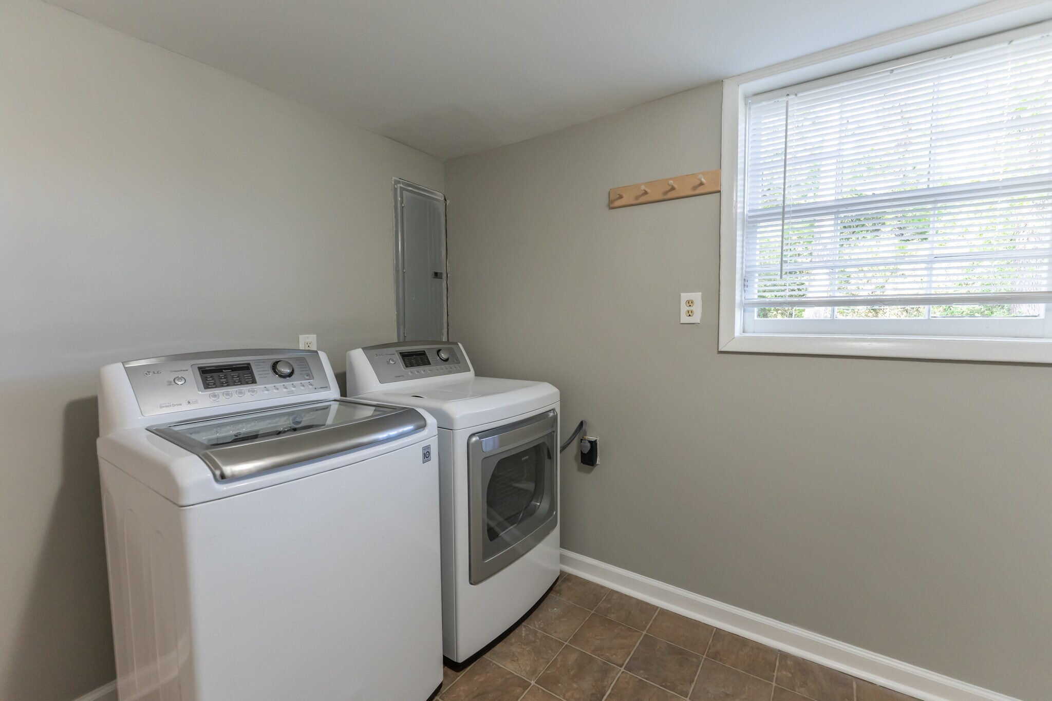 LG washer & dryer - 6140 Hillandale Dr