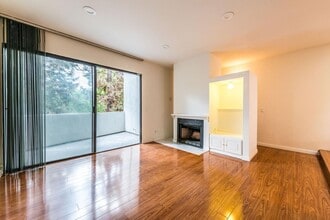 Building Photo - Modern Style 3 Bed / 3 Bath Townhouse + Bonus Room in North Alhambra!