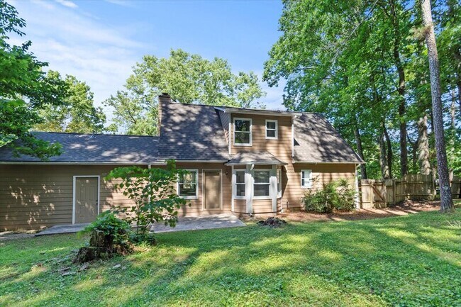 Building Photo - 233 Pine Ridge Rd