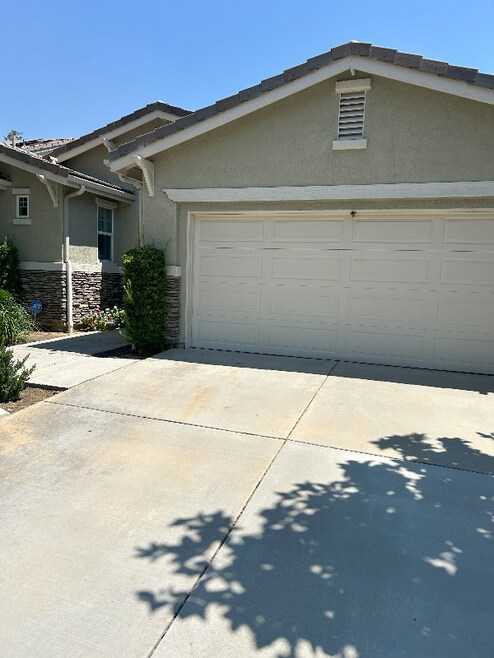 Building Photo - 170 Potter Creek
