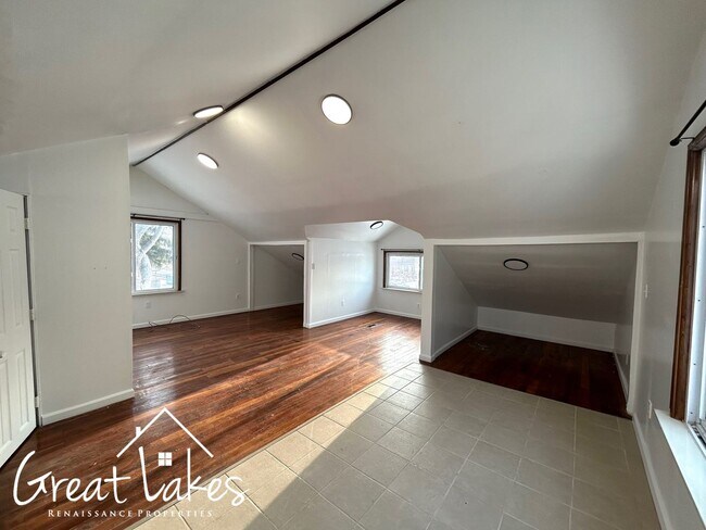 Building Photo - Lovely 3 Bedroom 2 Bathroom now available for rent