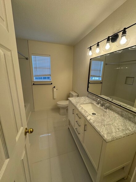 Building Photo - 1402 SE 22nd St