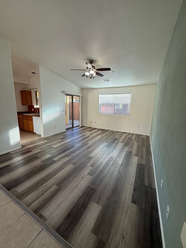 Building Photo - 751 Skyview Ln