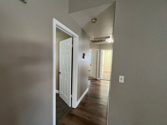 Building Photo - 4-bedroom single story home in Turlock!