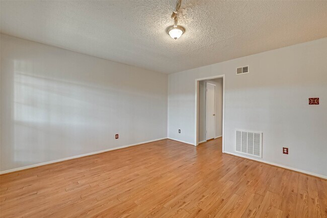 Building Photo - 7714 Renwick Dr
