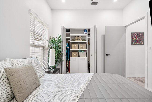 Building Photo - 494 Enfield Ct