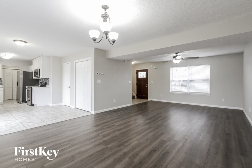 Building Photo - 5323 Alameda Rd