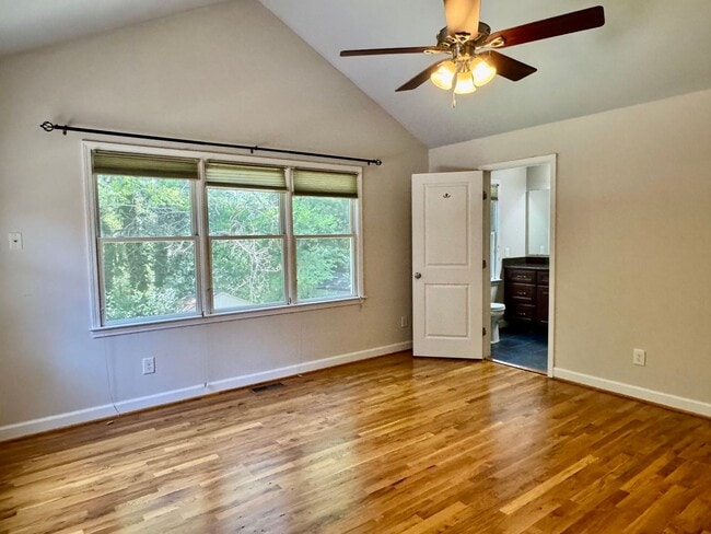 Building Photo - 4 Bedroom | 3 Bathroom Raleigh Home with F...