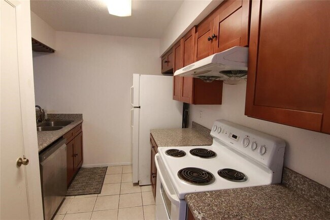 Building Photo - 10555 Turtlewood Ct