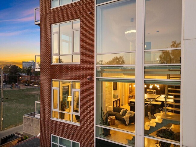 Building Photo - 1145 N High St