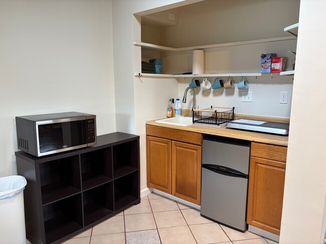 Building Photo - 437 Keolu Dr