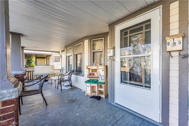 Building Photo - 913 Helmsdale Rd