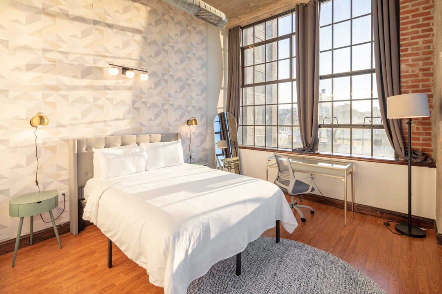 Building Photo - 525 N 11th St