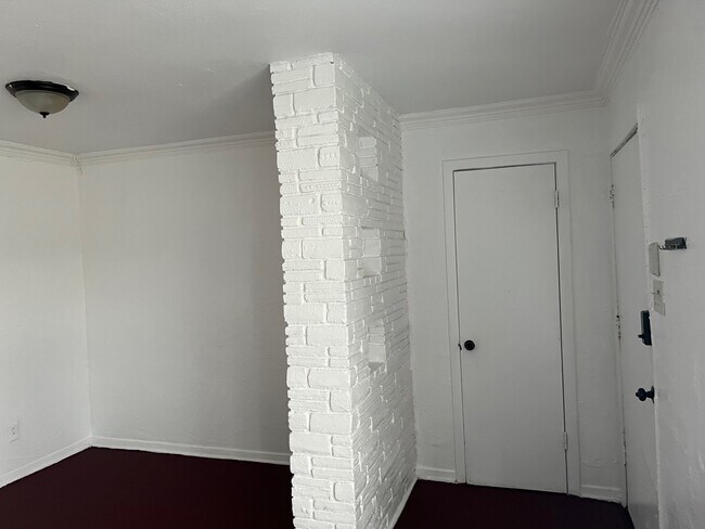 Building Photo - 1306 Scarborough Ln