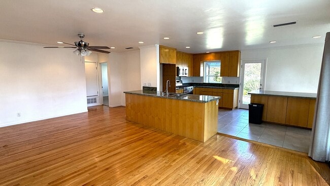 Building Photo - 257 Claremont Ave