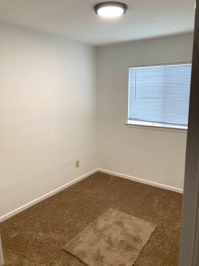 Building Photo - ZERO APPLICATION FEE. NOW ACCEPTING SECTION 8 APPLICATIONS