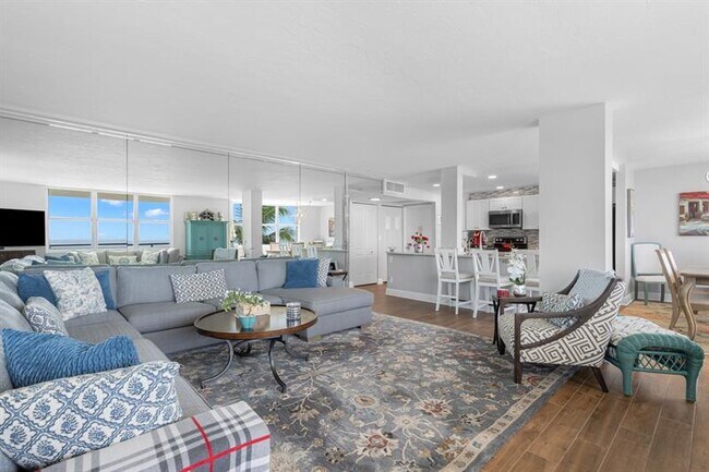 Building Photo - 1147 Hillsboro Mile