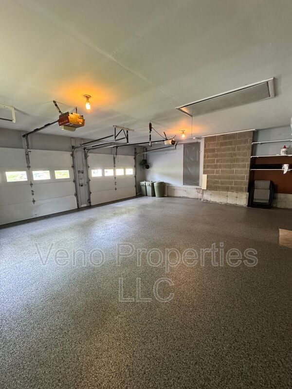 Building Photo - 23 Glenwood Dr