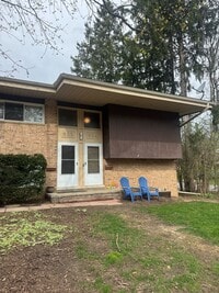 Building Photo - 522 Bemidji Ct