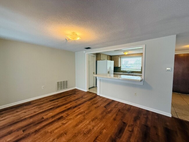Building Photo - 7910 Lilac Dr