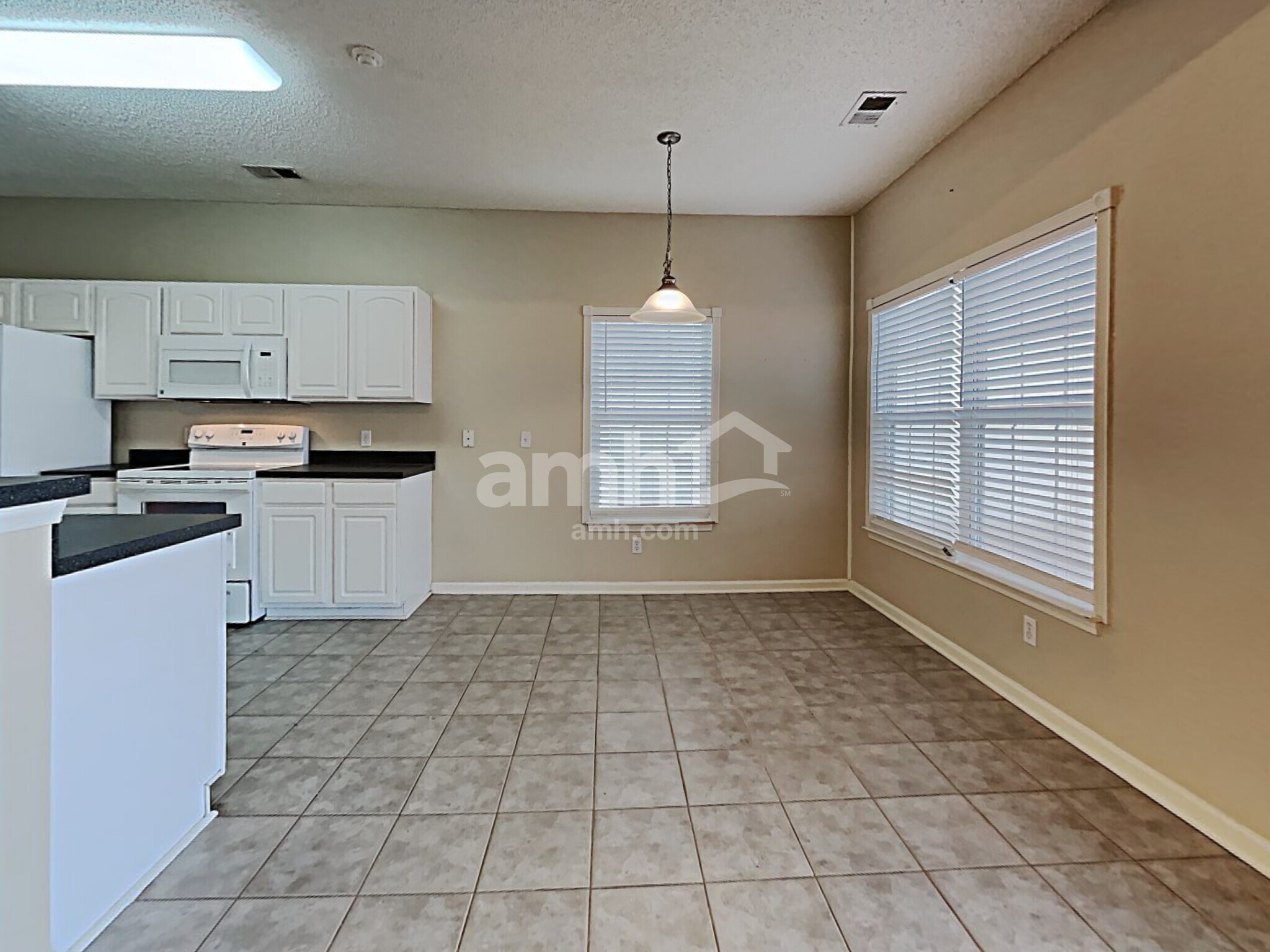 Building Photo - 525 Amsonia Cir