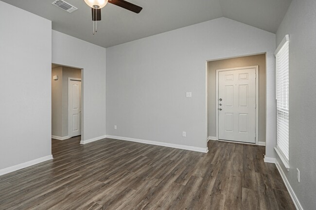 Building Photo - 623 Hollyhock Dr