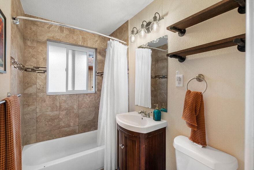 Upstairs bathroom - 4963 Harlan St