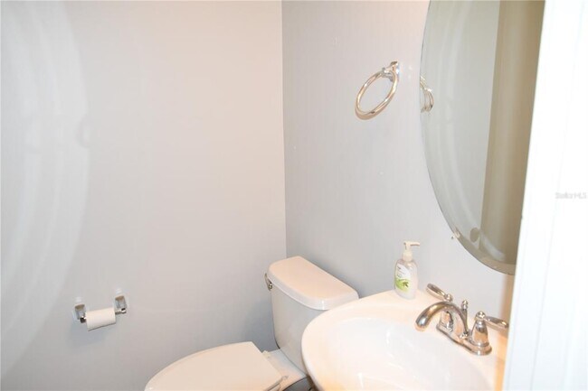 Building Photo - 12964 Emersondale Ave