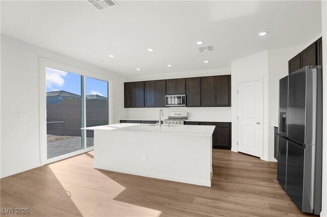 Building Photo - 3055 Magnolia Rnch Ave