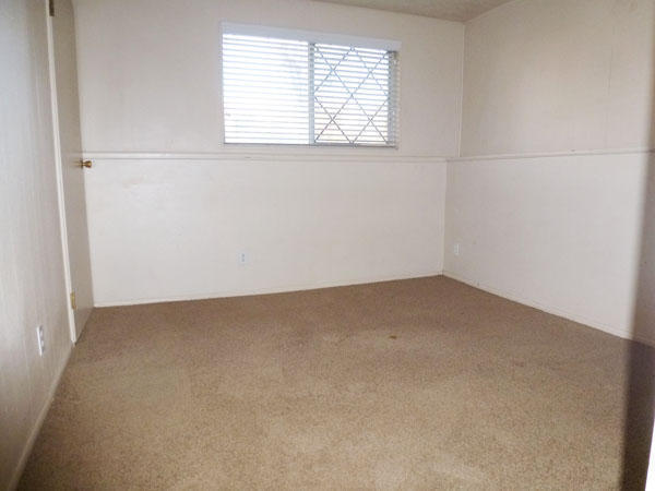 Building Photo - 4 bedroom home  - Dog Friendly!
