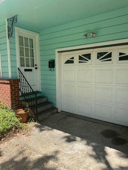 Building Photo - 9161 Meadowood St