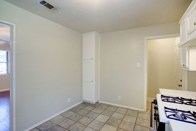 Building Photo - 3 Bedroom Arlington Park Home for Lease