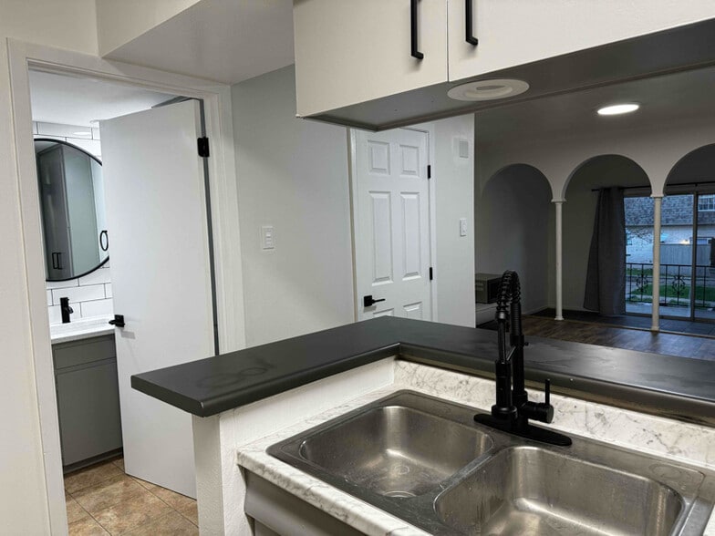 Building Photo - 170 De Chantle Rd
