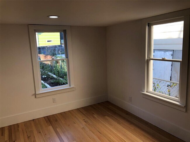 Building Photo - 2004 Rosewood Ave