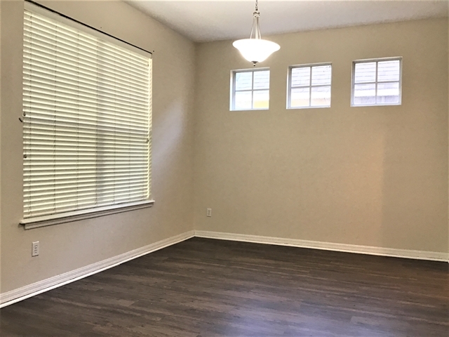 Building Photo - 12627 Lake Sawyer Dr