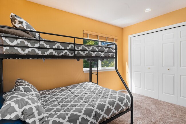 Building Photo - 315 Coryell Ct E